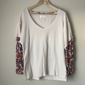 Anthropologie top. Beige w cute patterned sleeves.